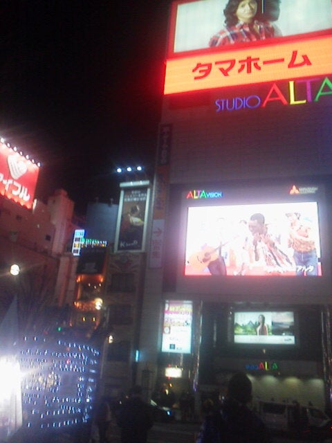 新宿スタジオアルタ前の夜景（2016-01-01）